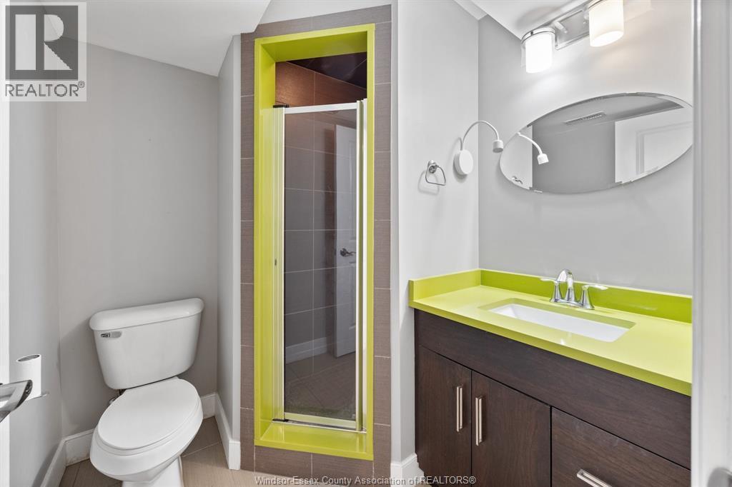 1335 Maple, Lasalle, ON - Indoor Photo Showing Bathroom