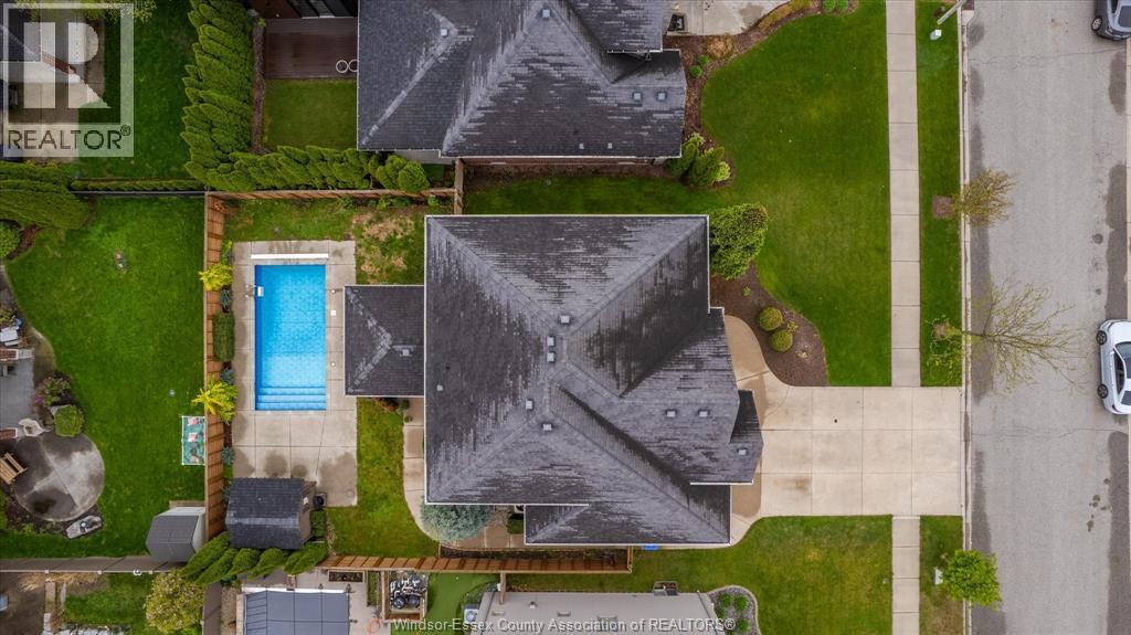 1335 Maple, Lasalle, ON - Outdoor