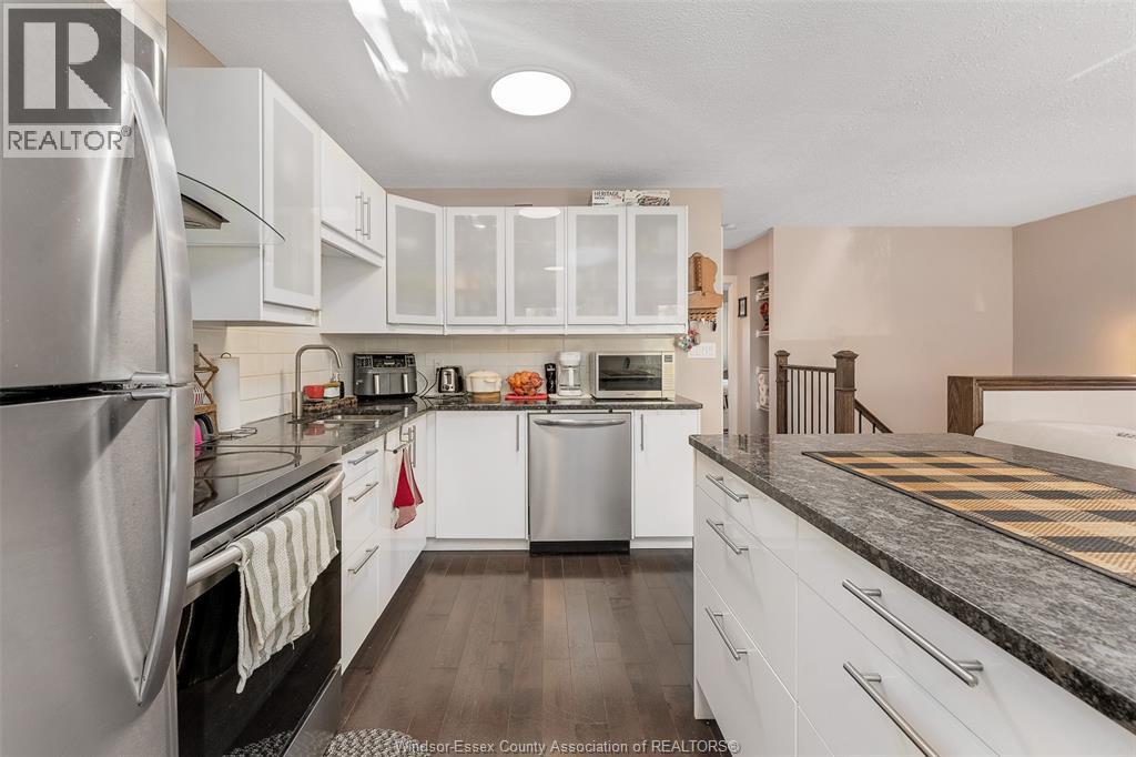 9978 Forest Glade Court Unit# 5, Windsor, ON - Indoor Photo Showing Kitchen