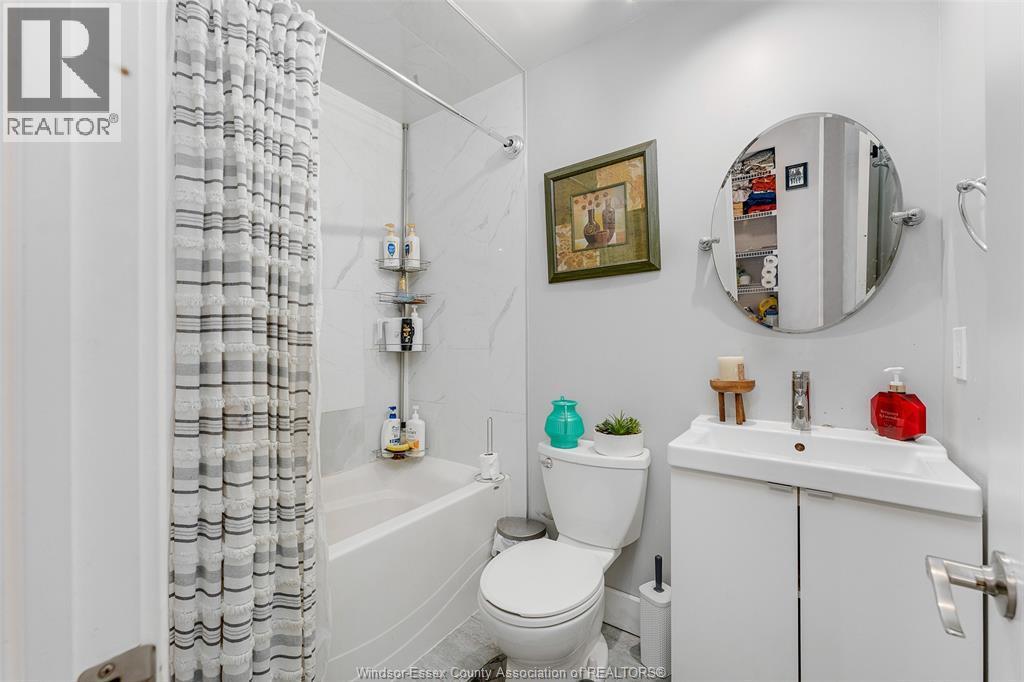 9978 Forest Glade Court Unit# 5, Windsor, ON - Indoor Photo Showing Bathroom