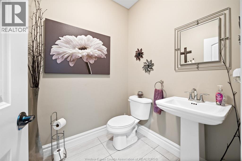 1265 Maple, Lasalle, ON - Indoor Photo Showing Bathroom