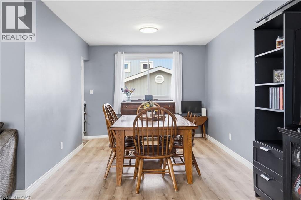 4 Clifton Downs Road, Hamilton, ON - Indoor Photo Showing Dining Room