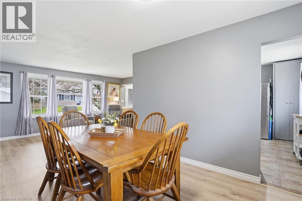 4 Clifton Downs Road, Hamilton, ON - Indoor Photo Showing Dining Room