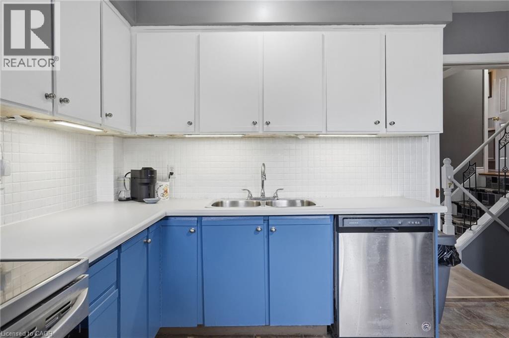 4 Clifton Downs Road, Hamilton, ON - Indoor Photo Showing Kitchen With Double Sink