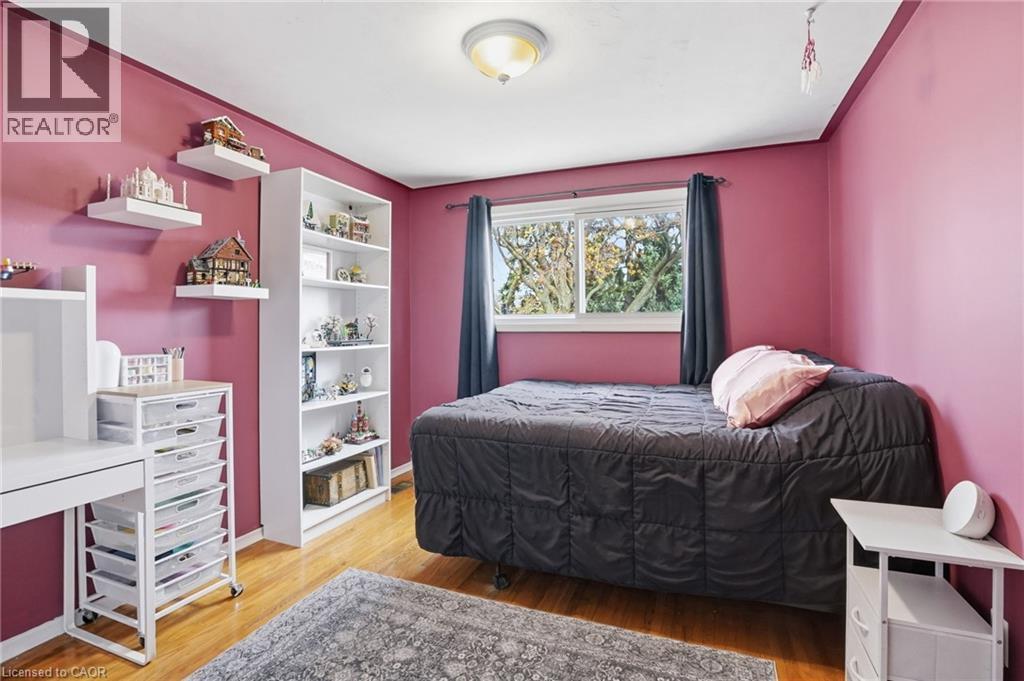 4 Clifton Downs Road, Hamilton, ON - Indoor Photo Showing Bedroom
