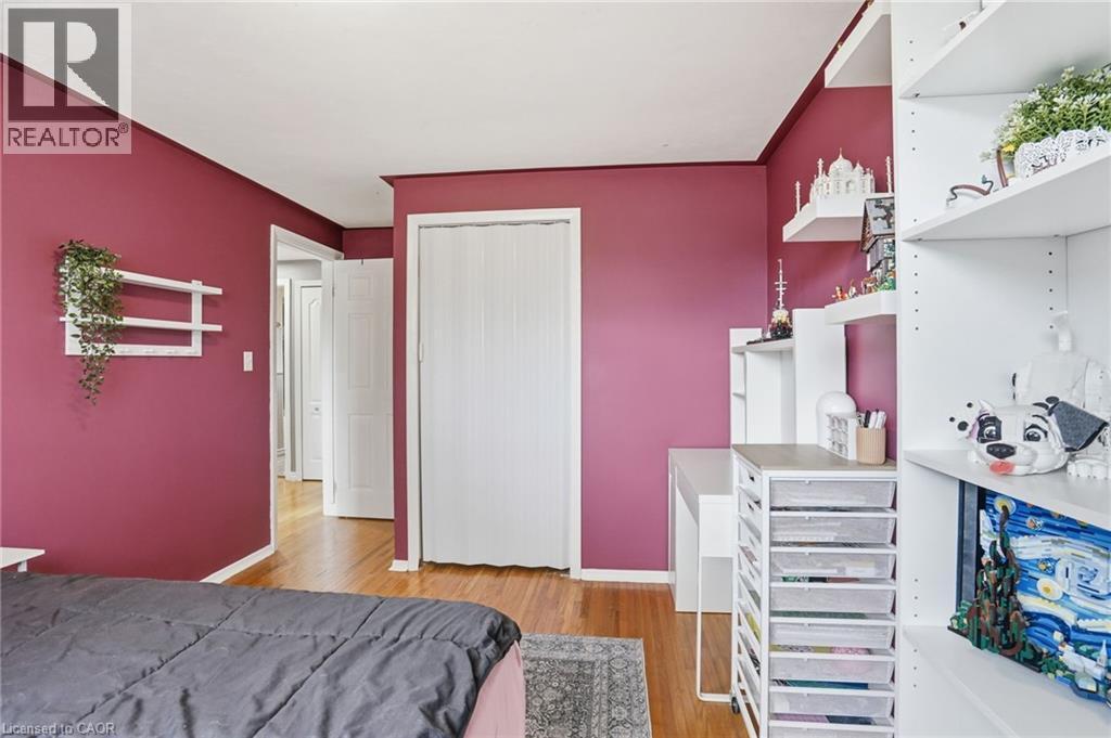 4 Clifton Downs Road, Hamilton, ON - Indoor Photo Showing Bedroom