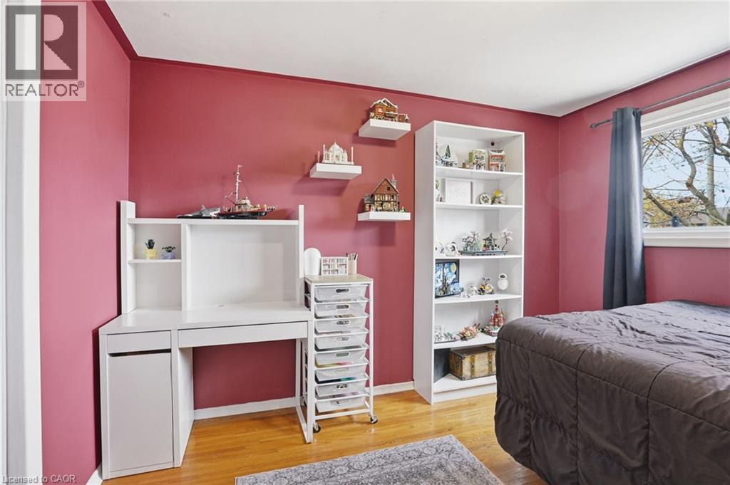 4 Clifton Downs Road, Hamilton, ON - Indoor Photo Showing Bedroom