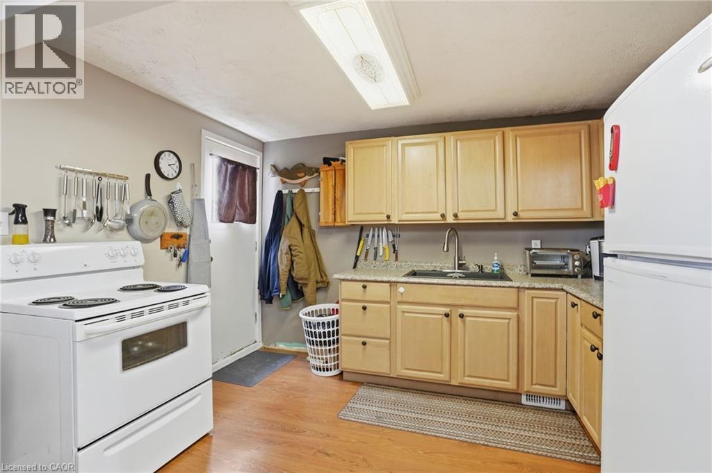 4 Clifton Downs Road, Hamilton, ON - Indoor Photo Showing Kitchen With Double Sink