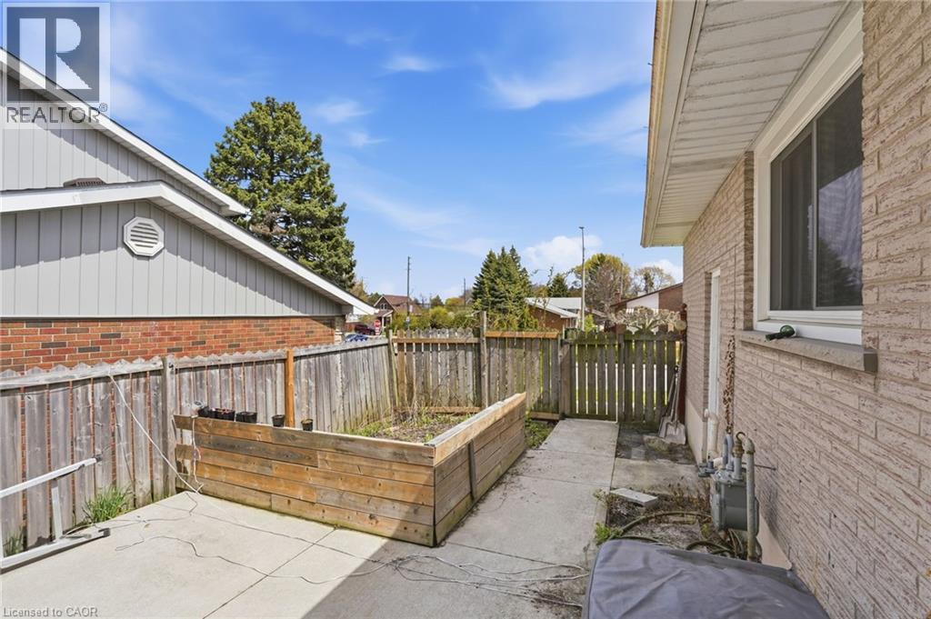 4 Clifton Downs Road, Hamilton, ON - Outdoor With Exterior