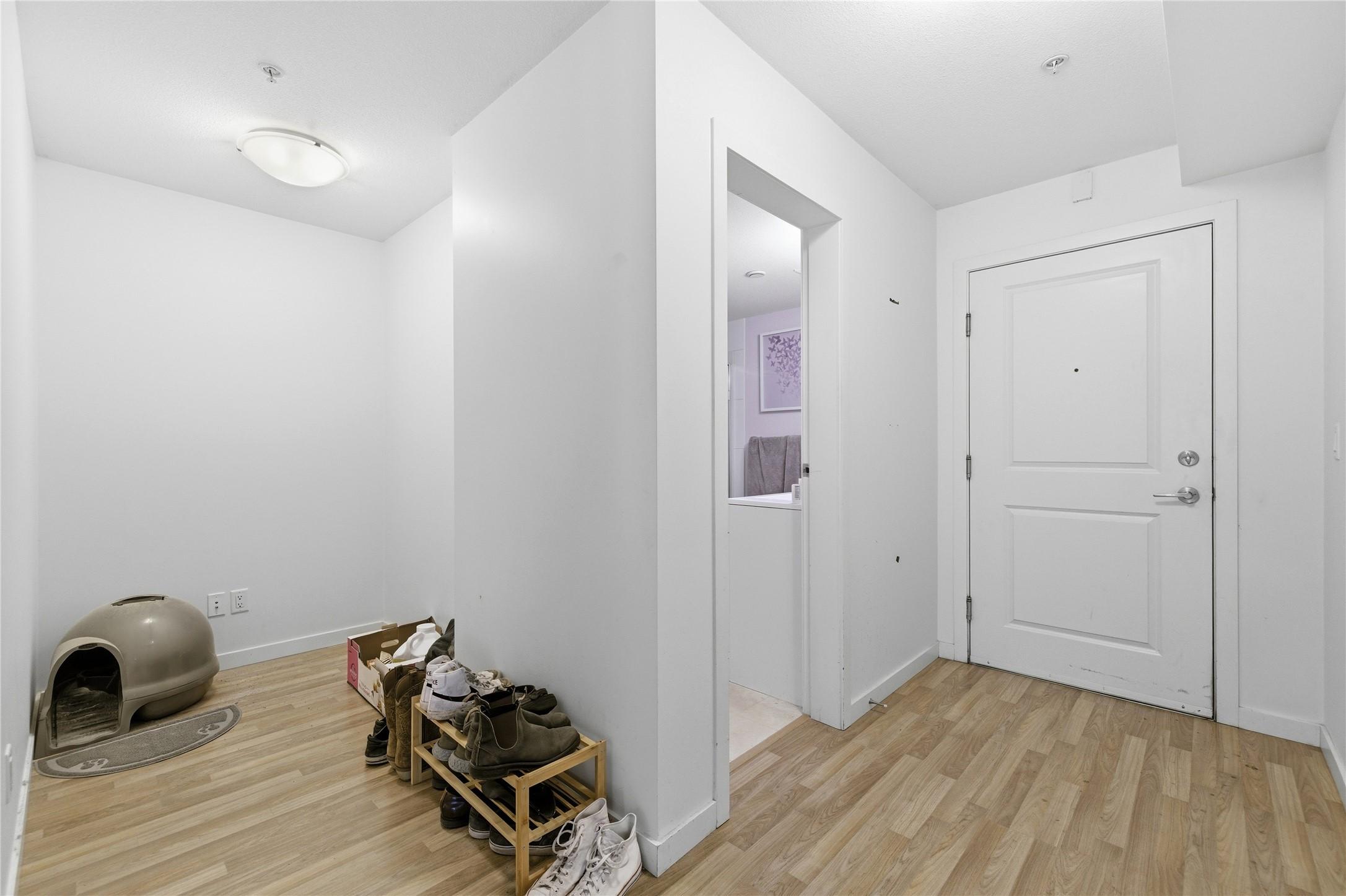 214-547 Yates Road, Kelowna, BC - Indoor Photo Showing Other Room