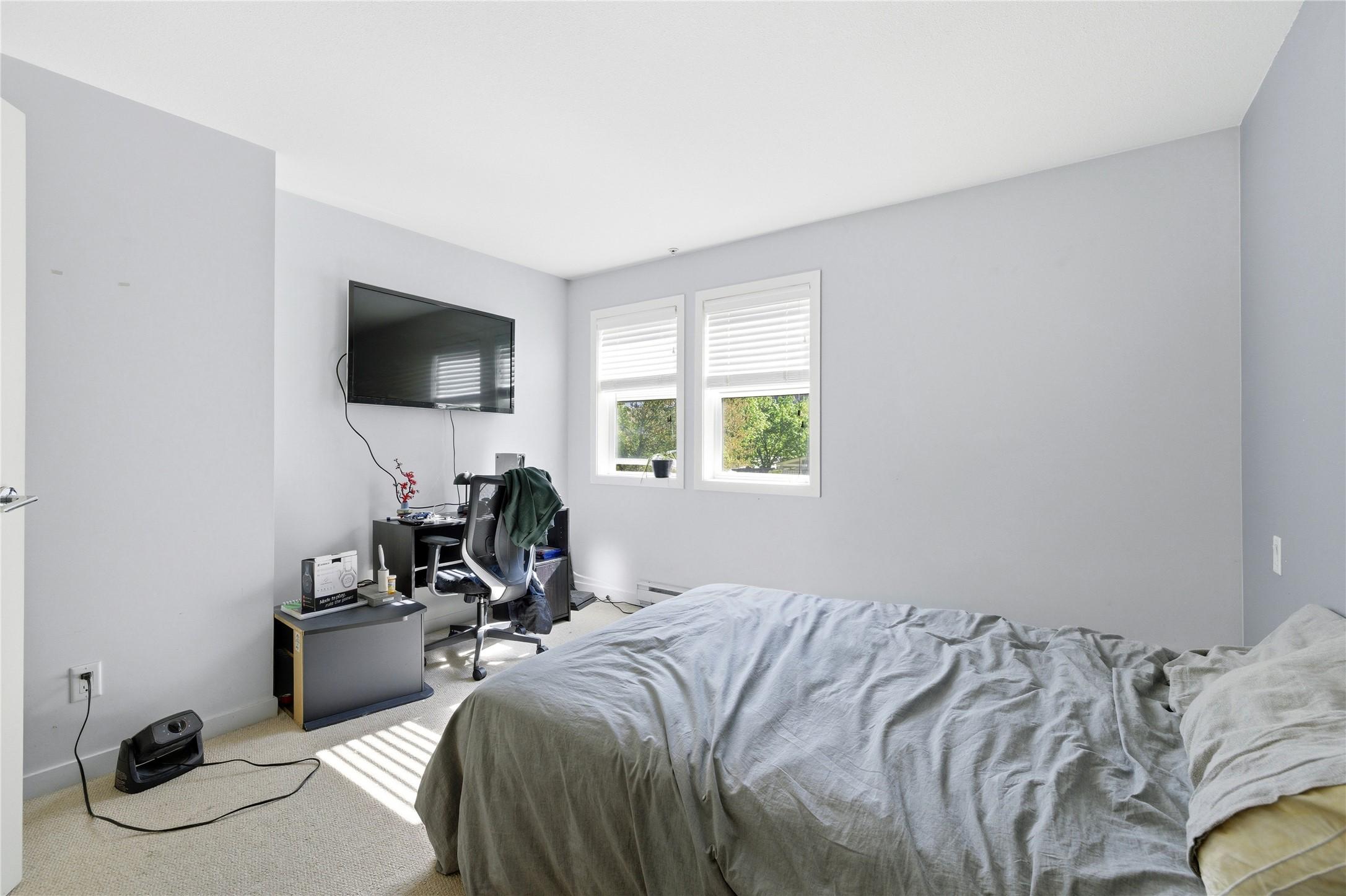 214-547 Yates Road, Kelowna, BC - Indoor Photo Showing Bedroom