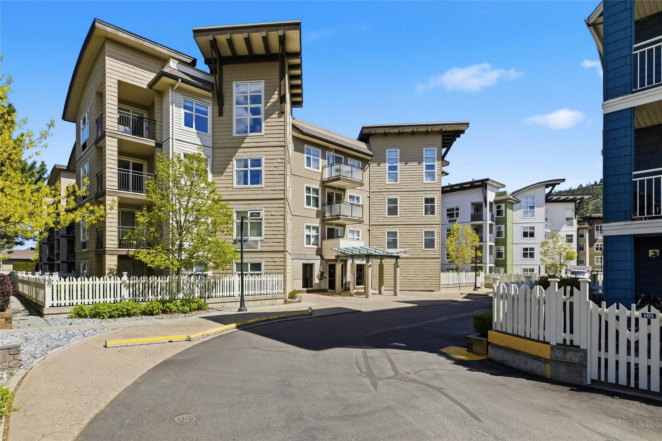 214-547 Yates Road, Kelowna, BC - Outdoor With Facade