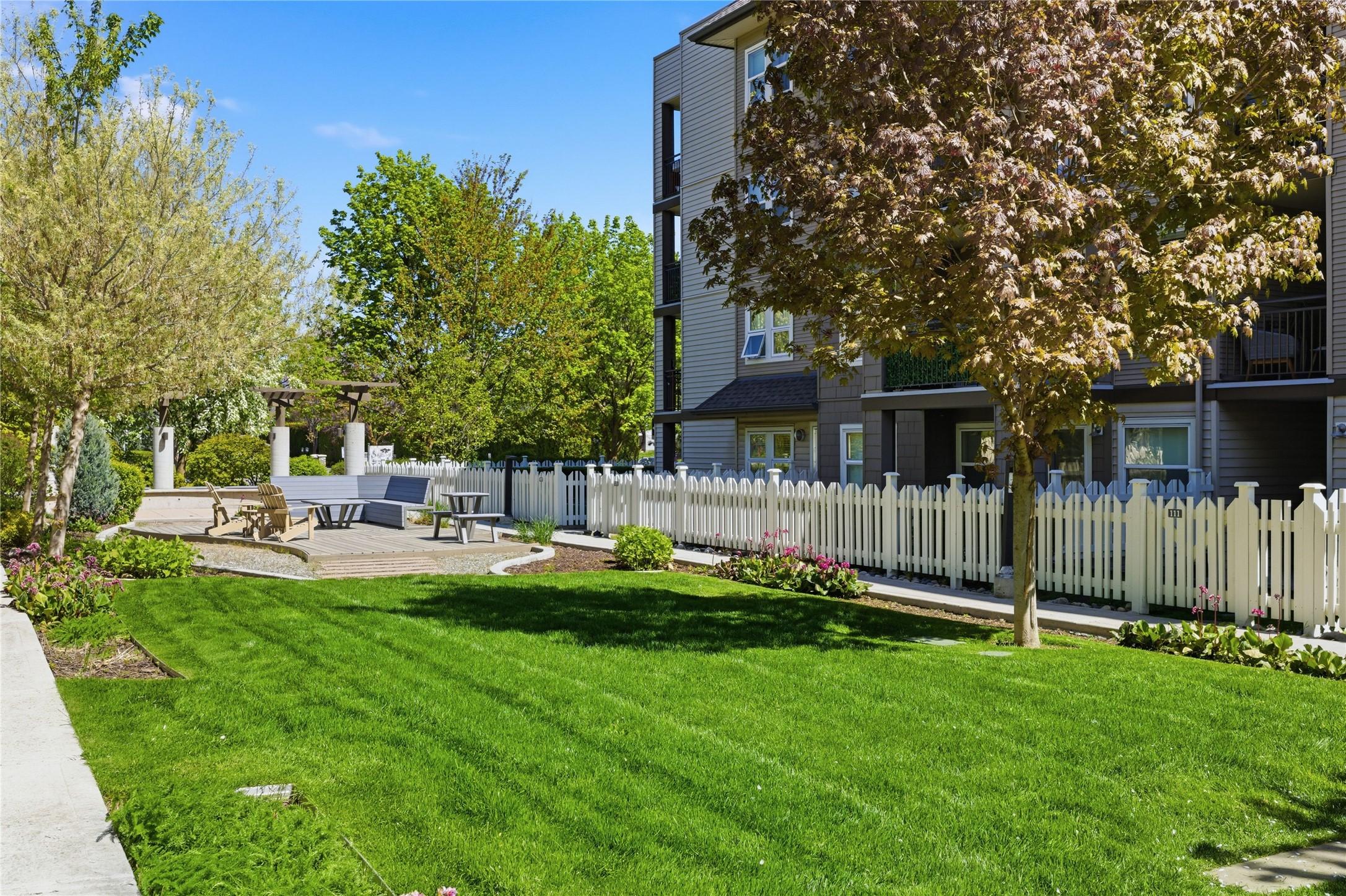 214-547 Yates Road, Kelowna, BC - Outdoor