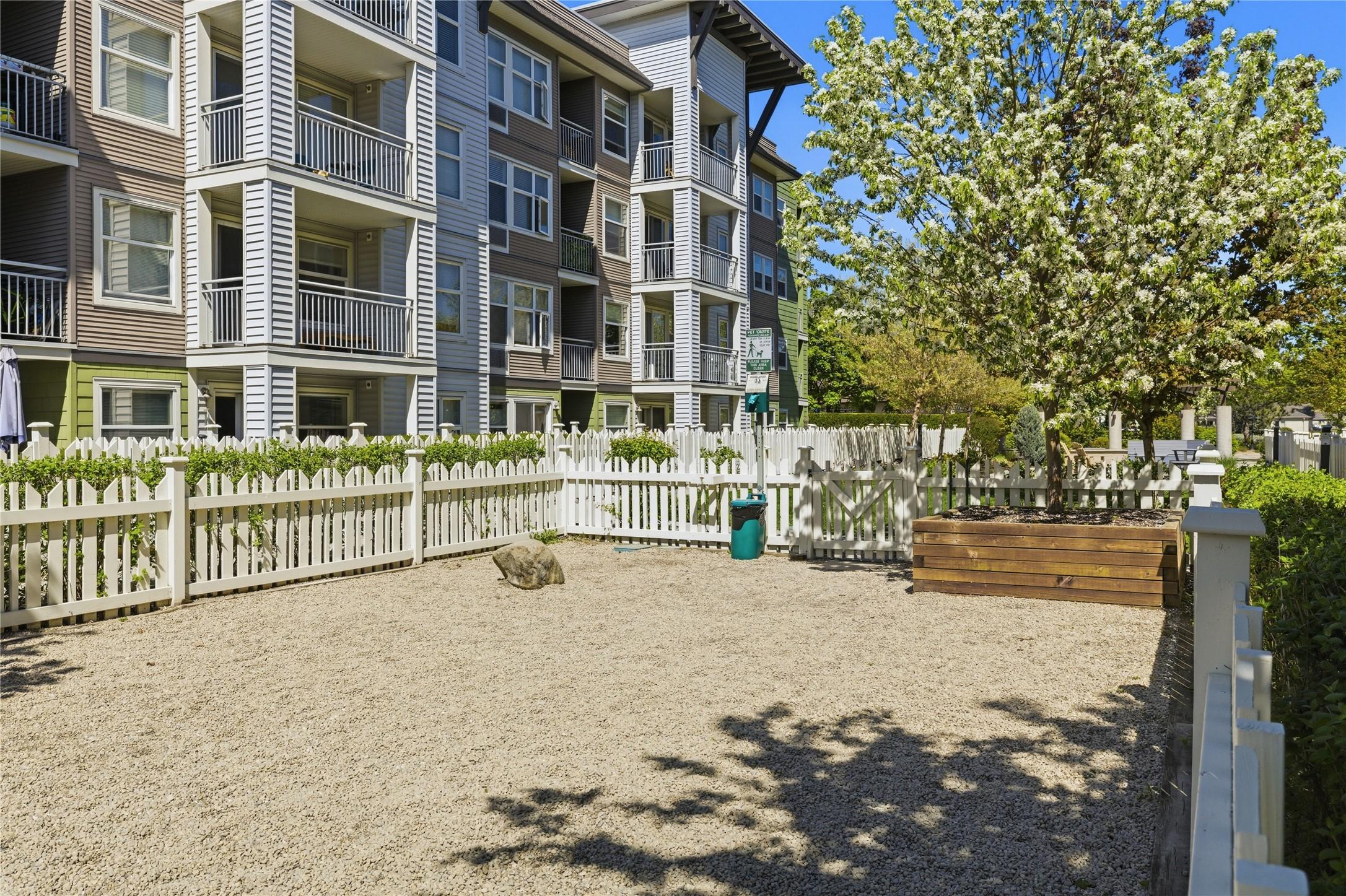 214-547 Yates Road, Kelowna, BC - Outdoor