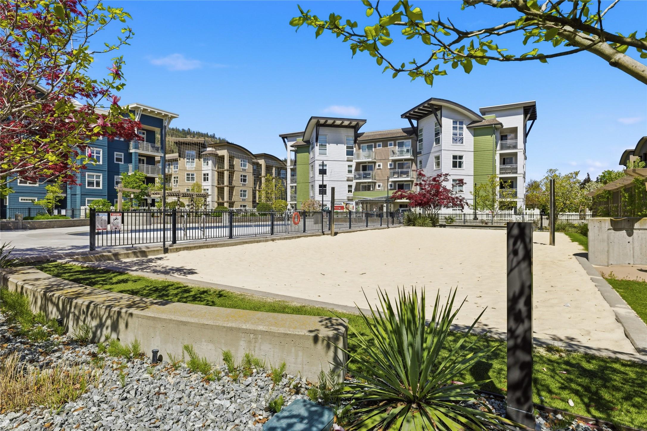 214-547 Yates Road, Kelowna, BC - Outdoor