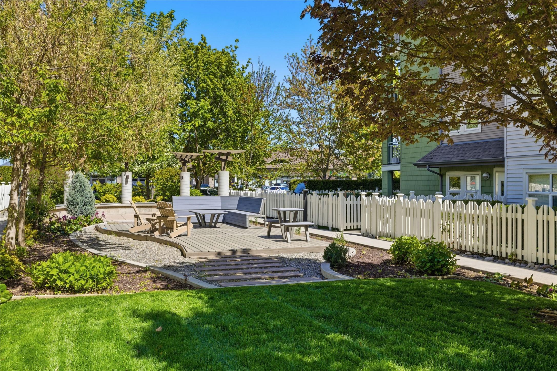214-547 Yates Road, Kelowna, BC - Outdoor