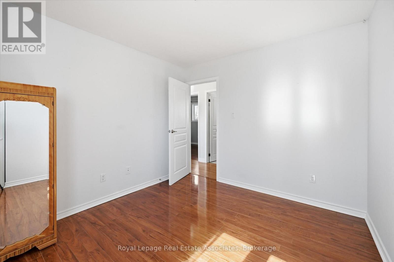 107 Billington Crescent, Hamilton, ON - Indoor Photo Showing Other Room