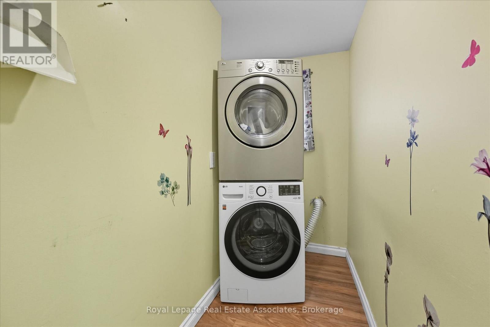 107 Billington Crescent, Hamilton, ON - Indoor Photo Showing Laundry Room