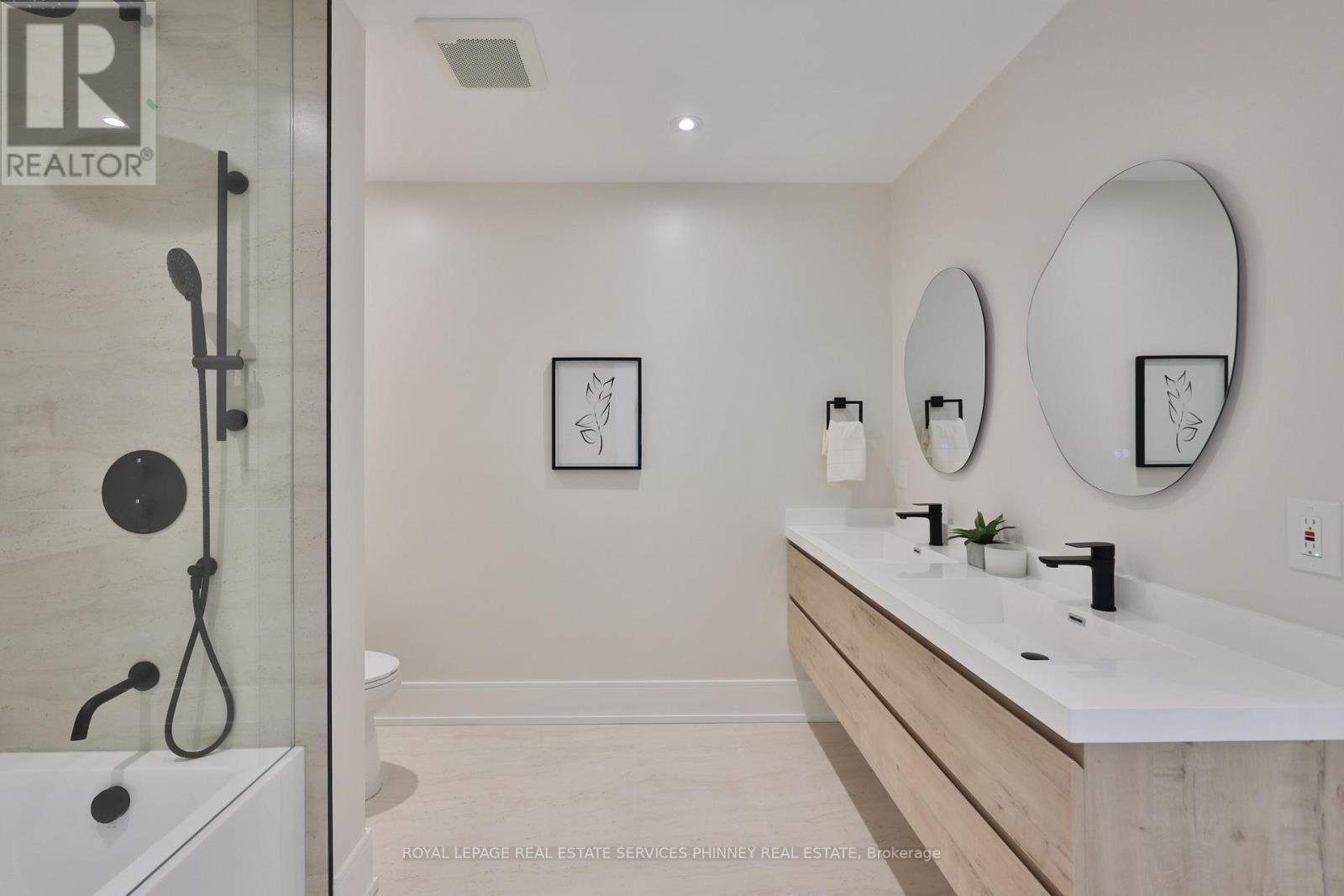 1340 Contour Drive, Mississauga, ON - Indoor Photo Showing Bathroom