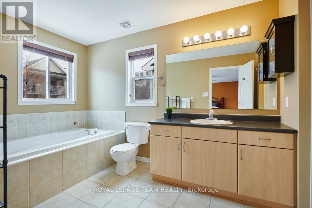 162 Redcliff Avenue, Ottawa, ON - Indoor Photo Showing Bathroom