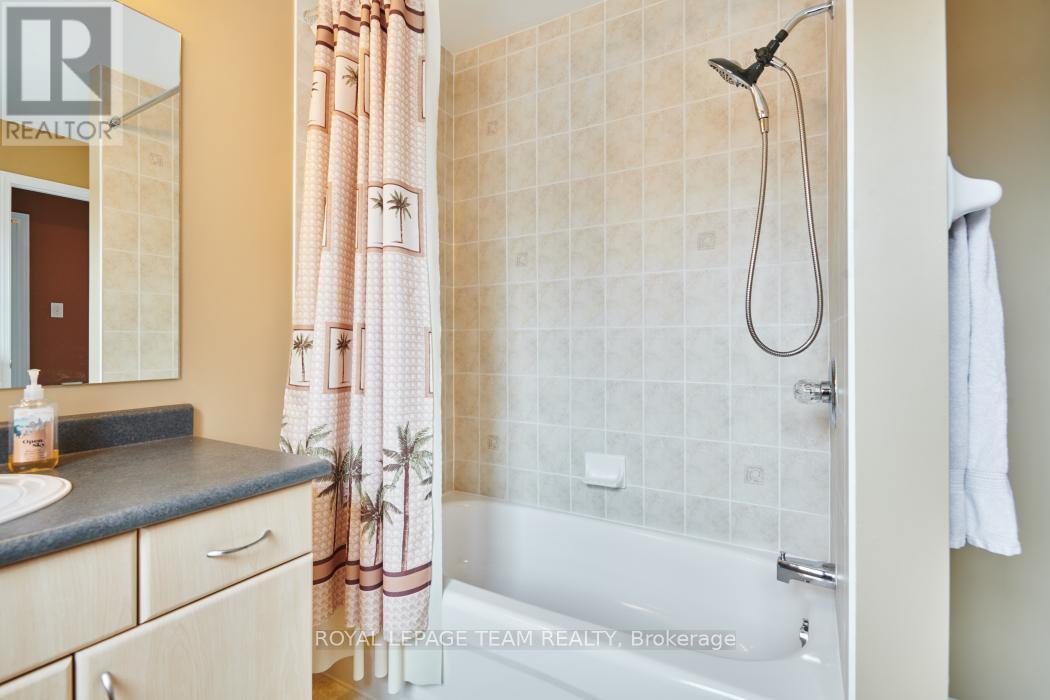 162 Redcliff Avenue, Ottawa, ON - Indoor Photo Showing Bathroom