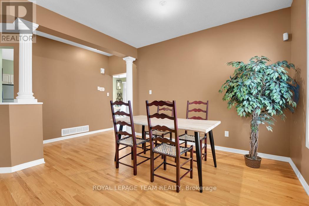 162 Redcliff Avenue, Ottawa, ON - Indoor Photo Showing Dining Room