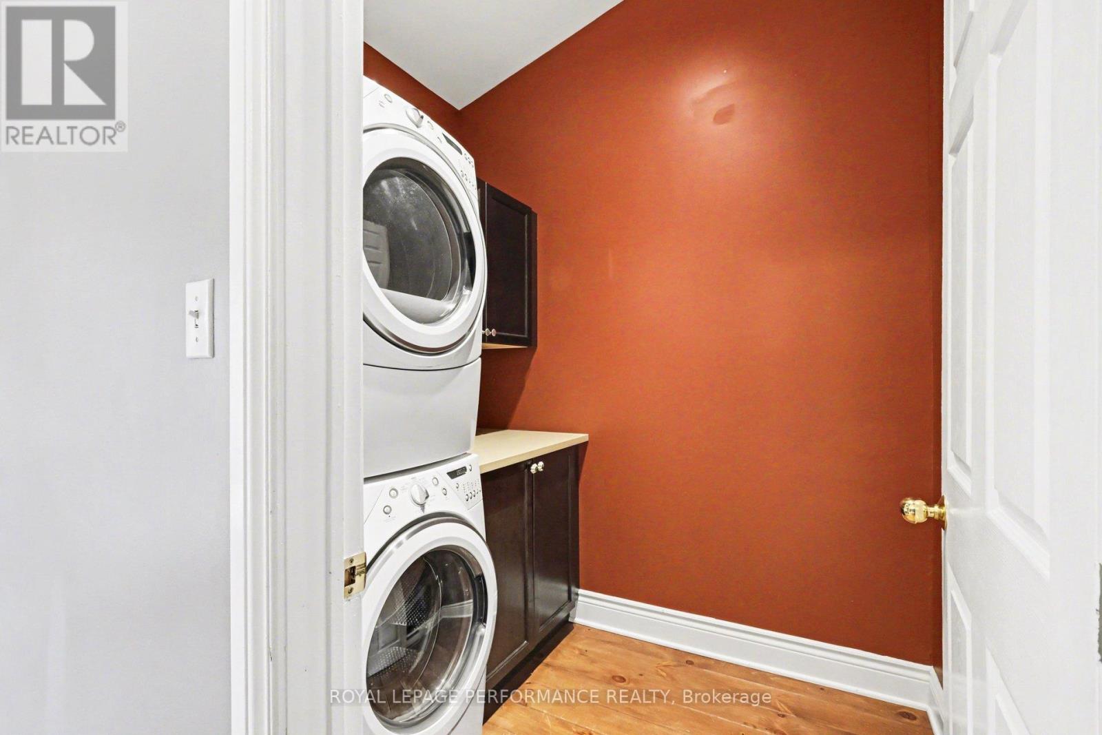 main floor laundry - 506 Wentworth Avenue, Ottawa, ON - Indoor Photo Showing Laundry Room
