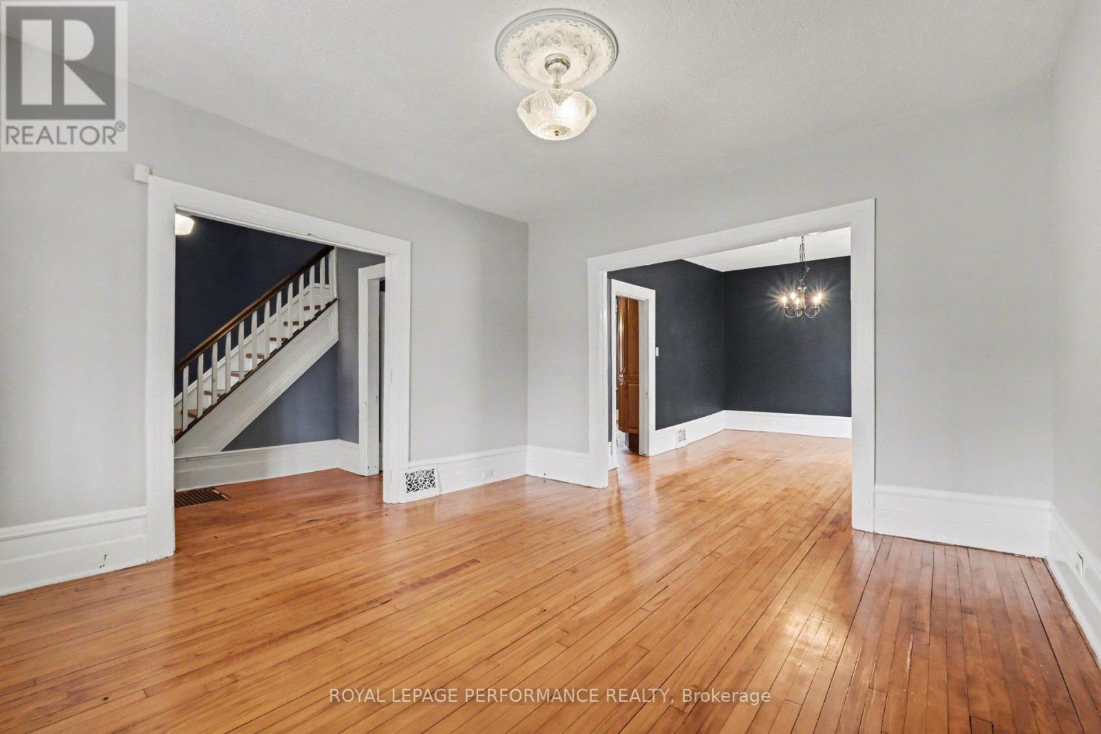 front livingn room - 506 Wentworth Avenue, Ottawa, ON - Indoor Photo Showing Other Room