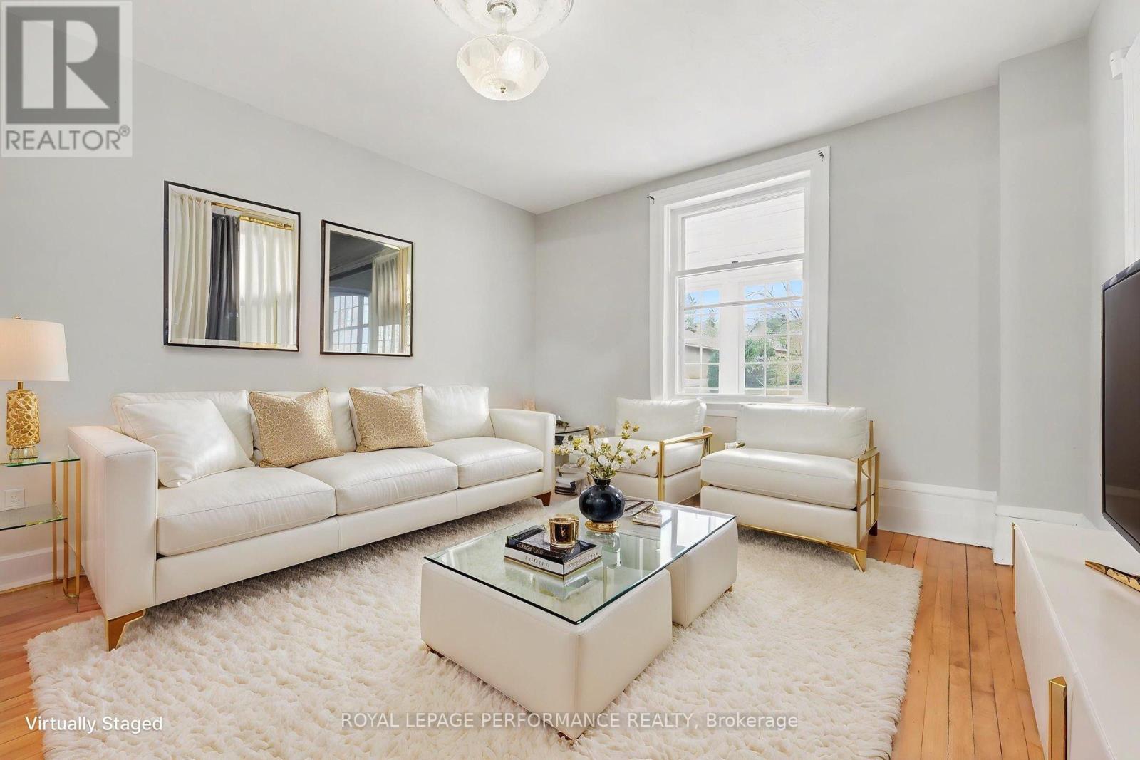virtually staged - front living room - 506 Wentworth Avenue, Ottawa, ON - Indoor Photo Showing Living Room