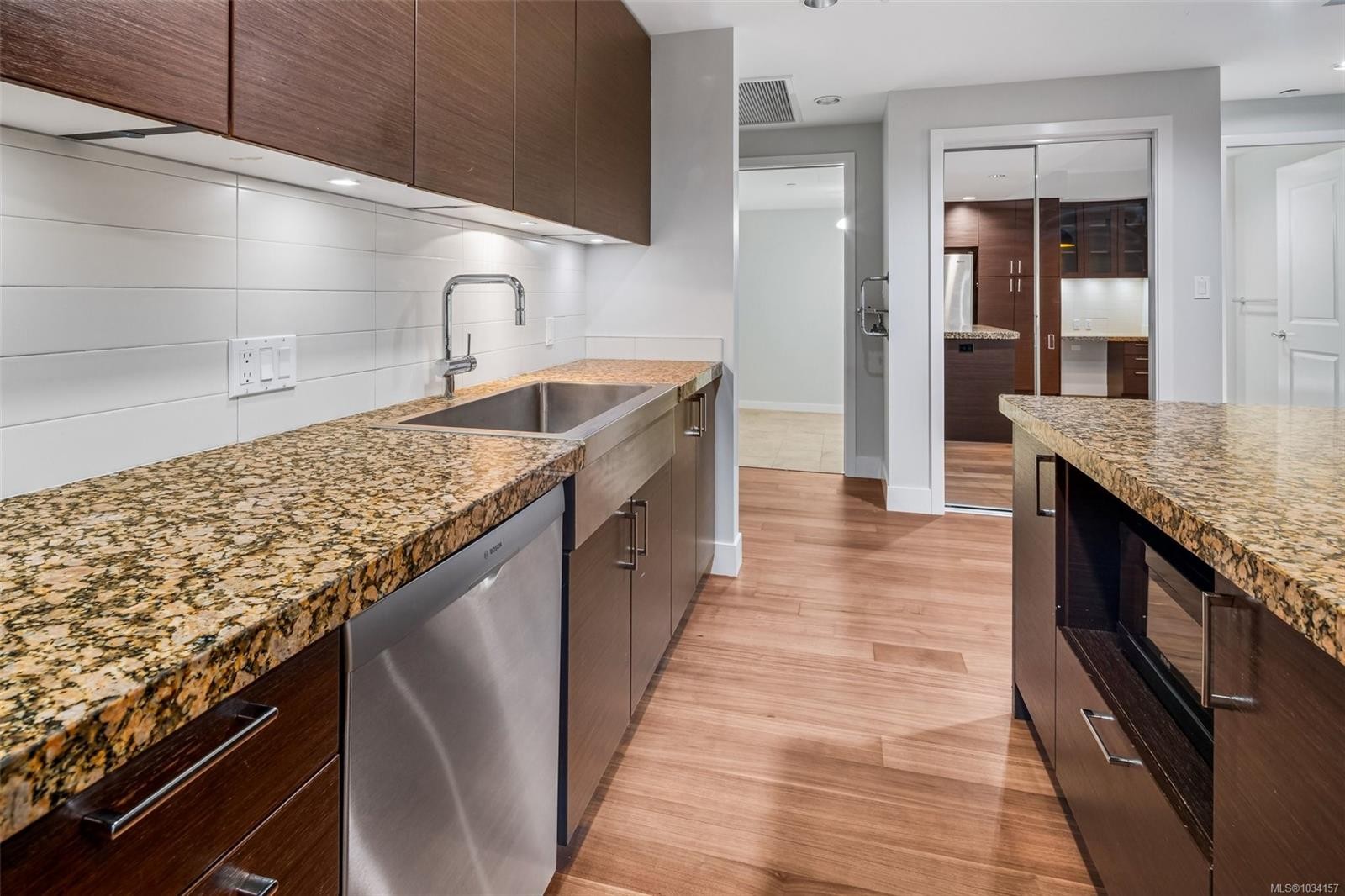 #113-1400 Lynburne Pl, Langford, BC - Indoor Photo Showing Kitchen With Upgraded Kitchen