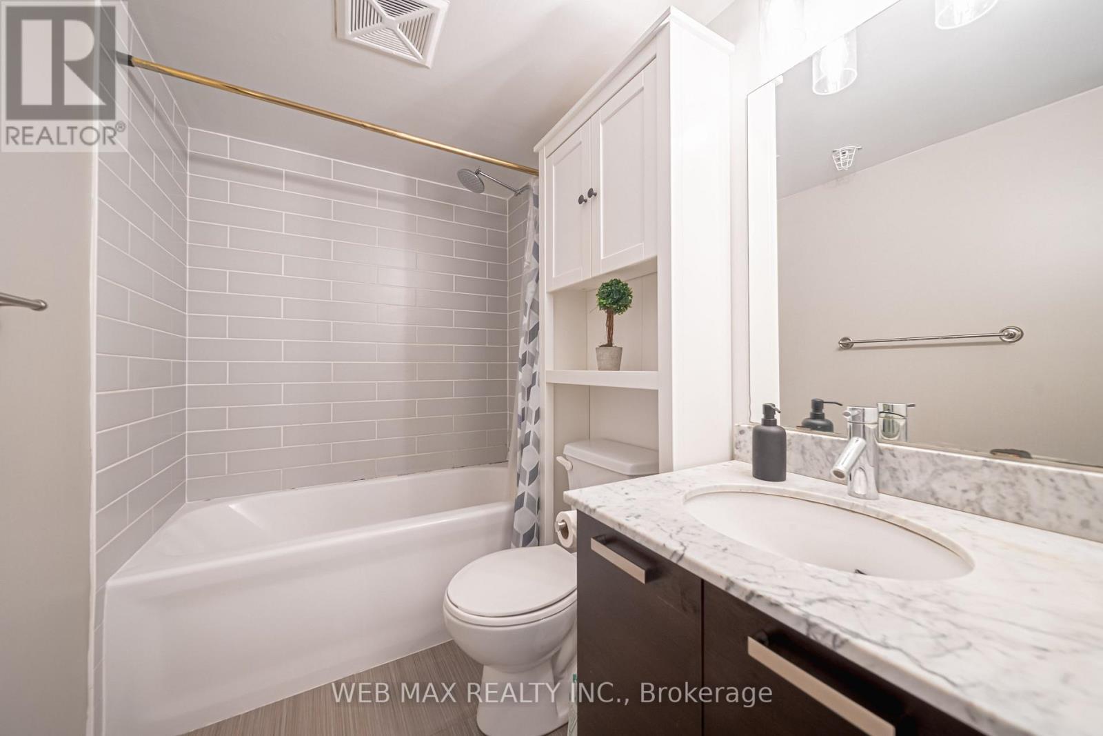 205 - 36 Lisgar Street, Toronto, ON - Indoor Photo Showing Bathroom