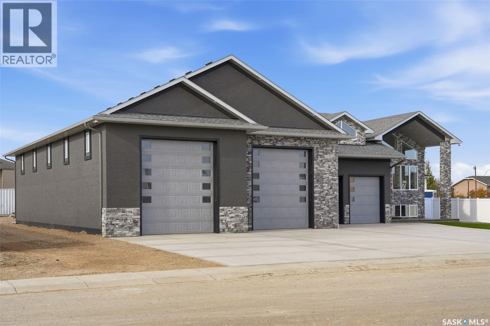 7 Loewen Court, Warman, SK - Outdoor