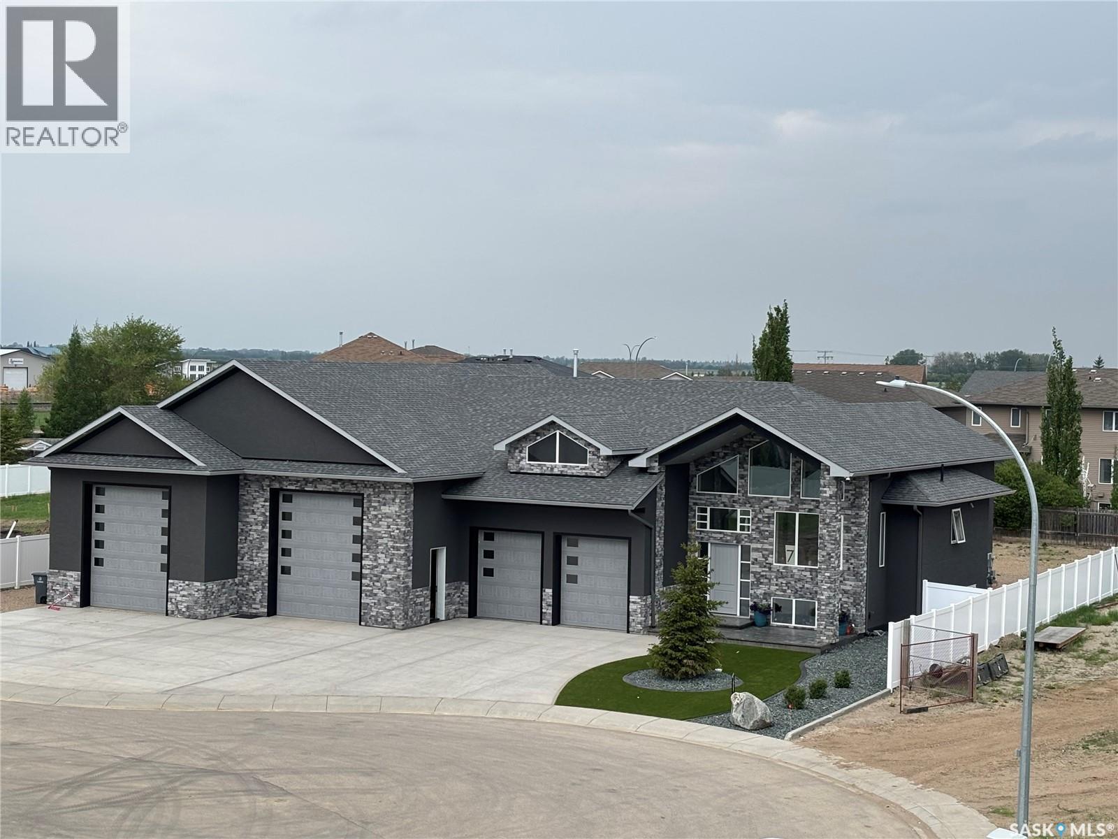 7 Loewen Court, Warman, SK - Outdoor