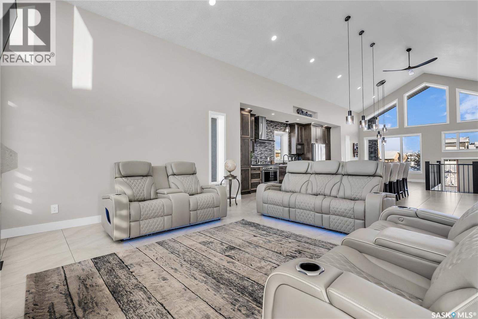 7 Loewen Court, Warman, SK - Indoor Photo Showing Living Room