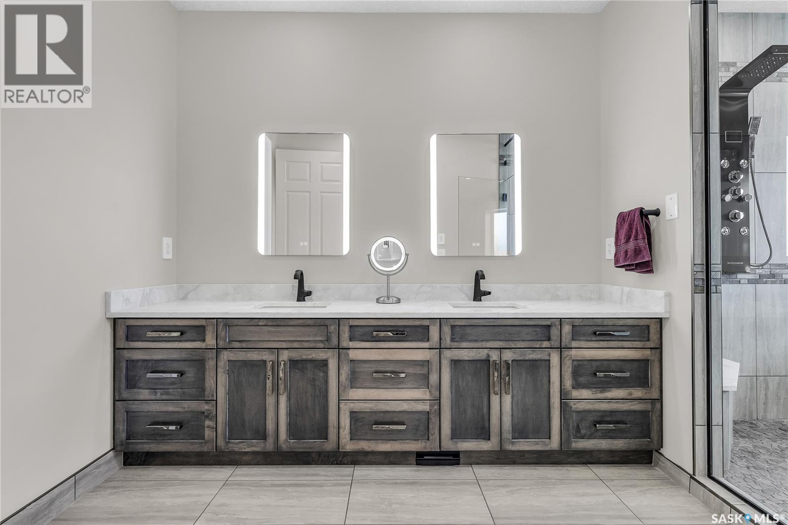 7 Loewen Court, Warman, SK - Indoor Photo Showing Bathroom