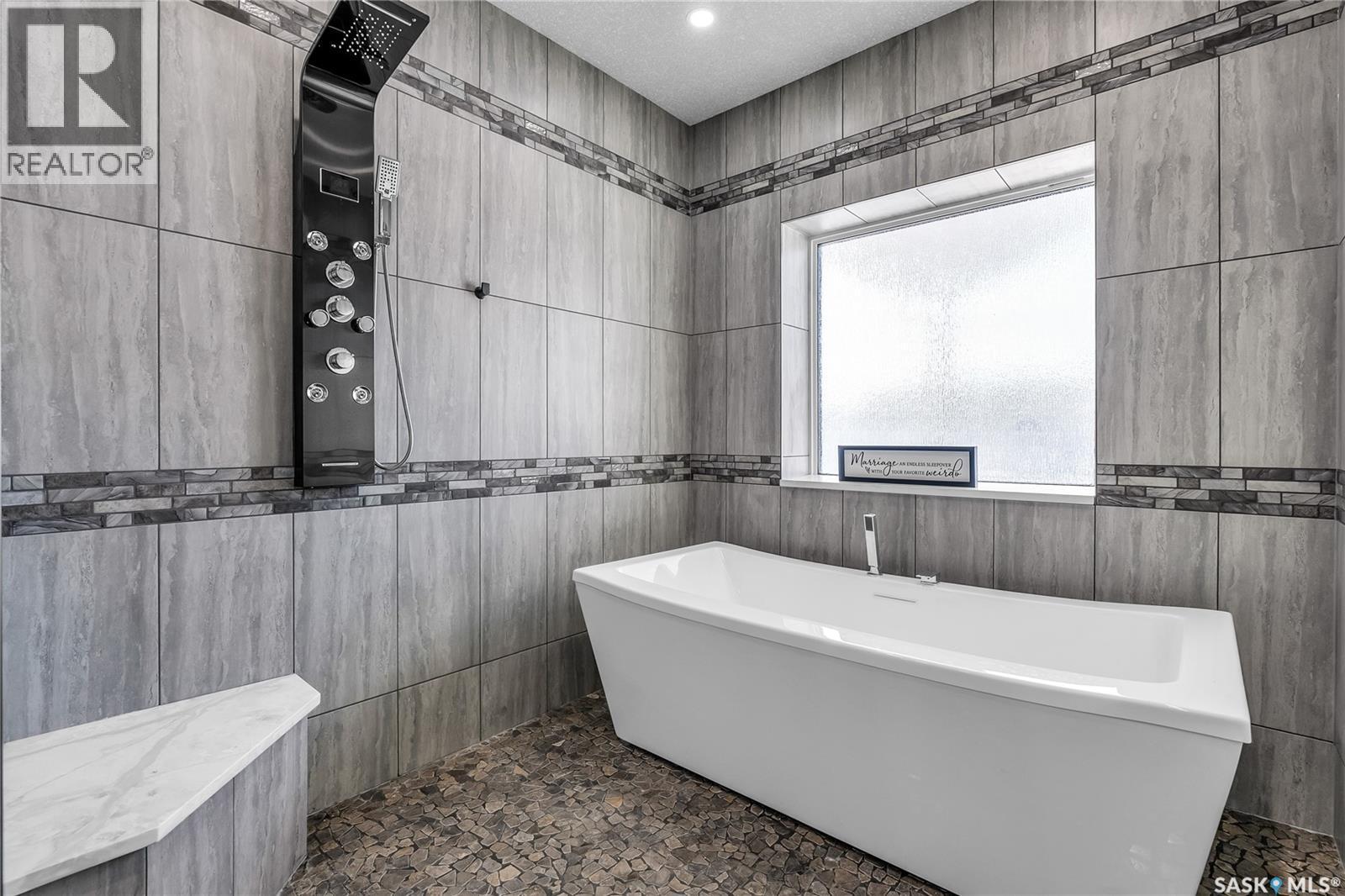7 Loewen Court, Warman, SK - Indoor Photo Showing Bathroom
