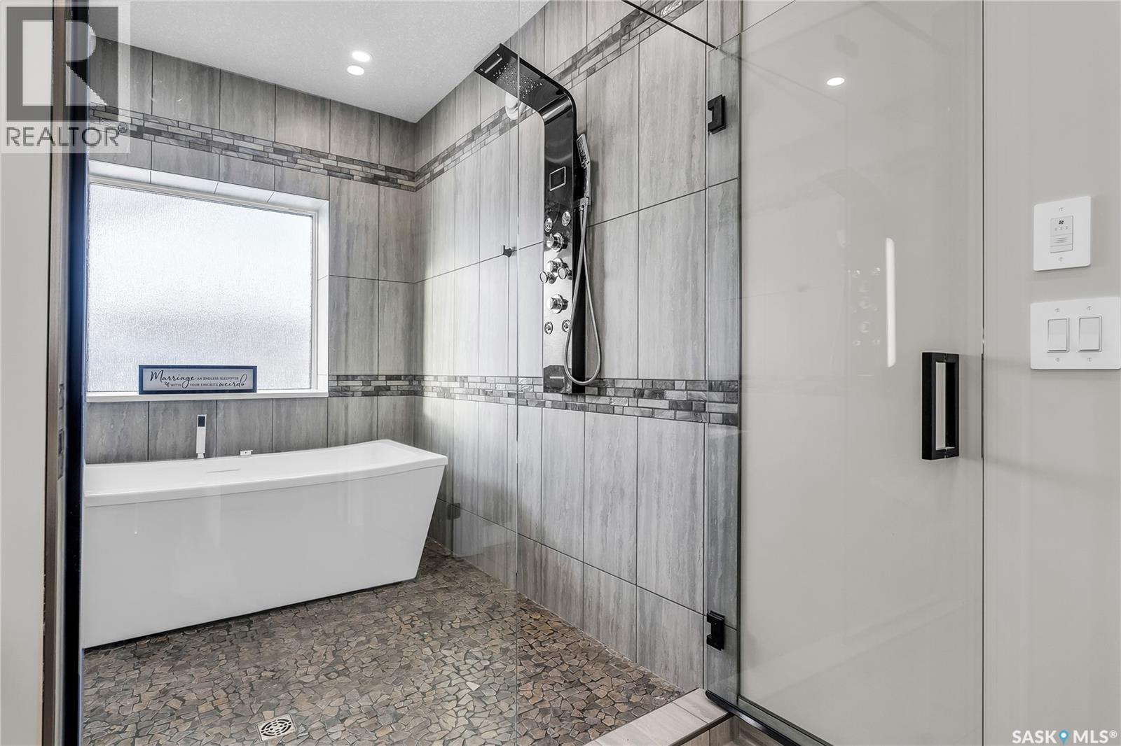7 Loewen Court, Warman, SK - Indoor Photo Showing Bathroom