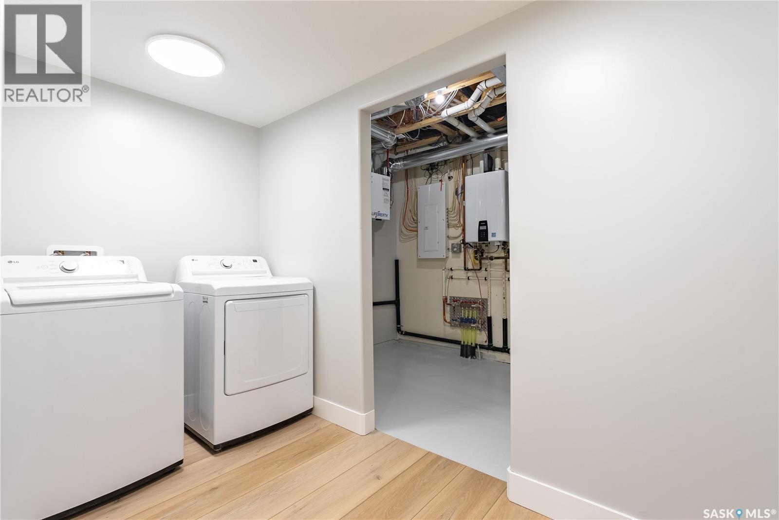 7 Loewen Court, Warman, SK - Indoor Photo Showing Laundry Room