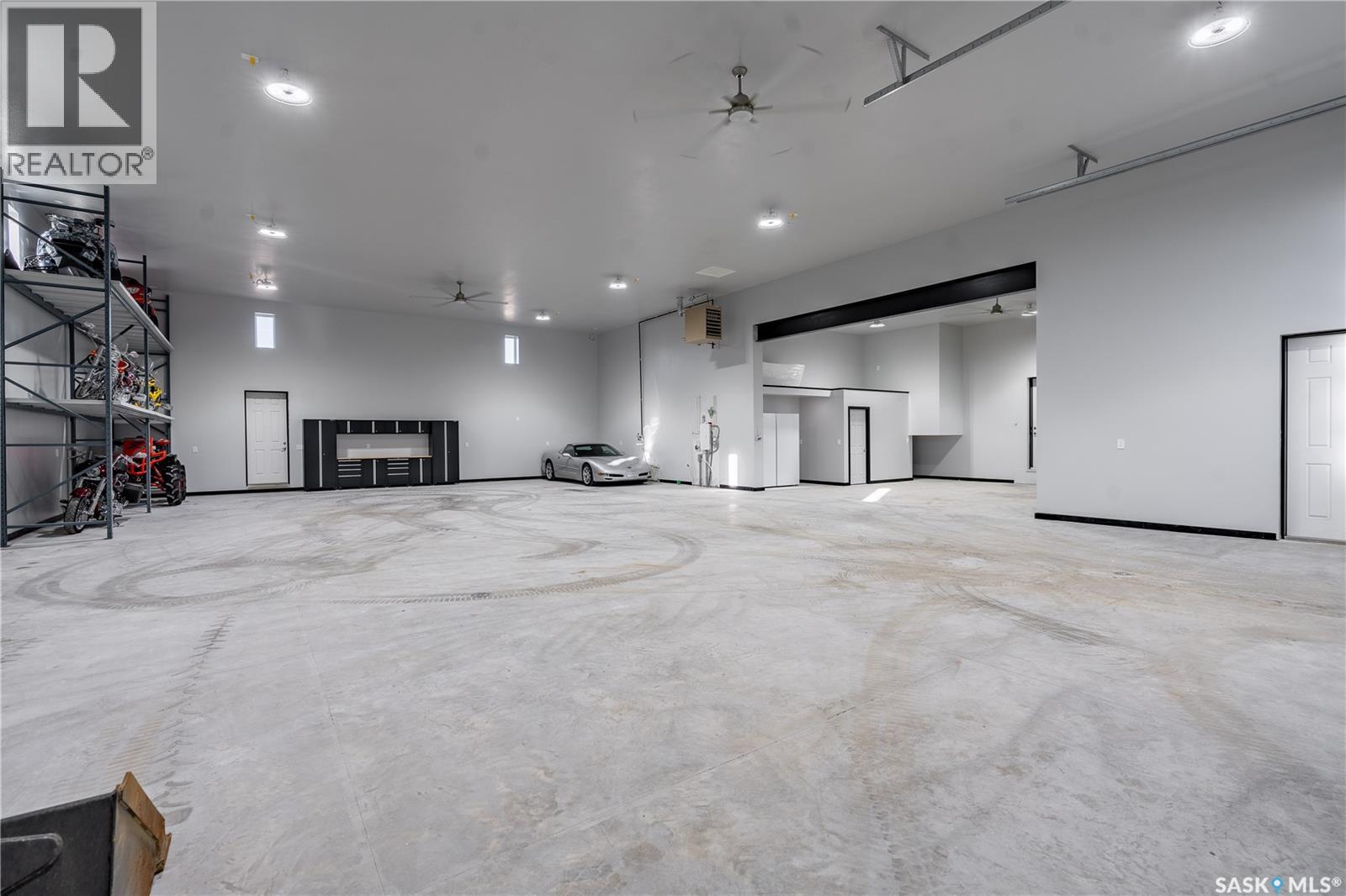 7 Loewen Court, Warman, SK - Indoor Photo Showing Garage