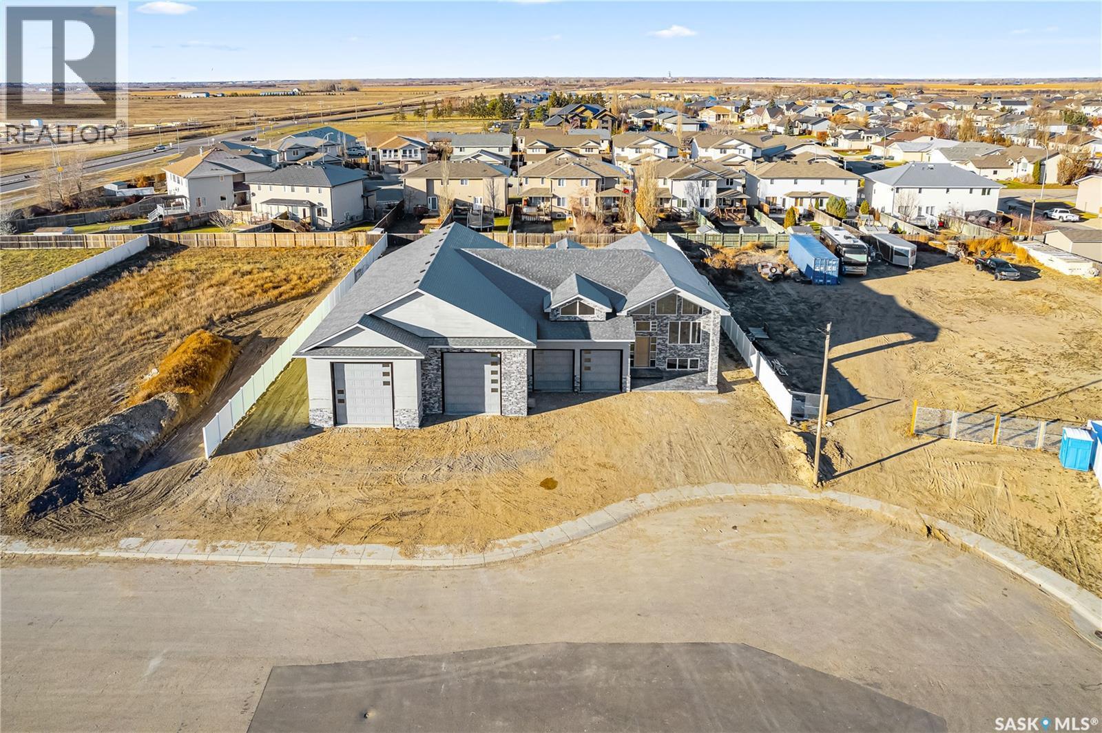 7 Loewen Court, Warman, SK - Outdoor