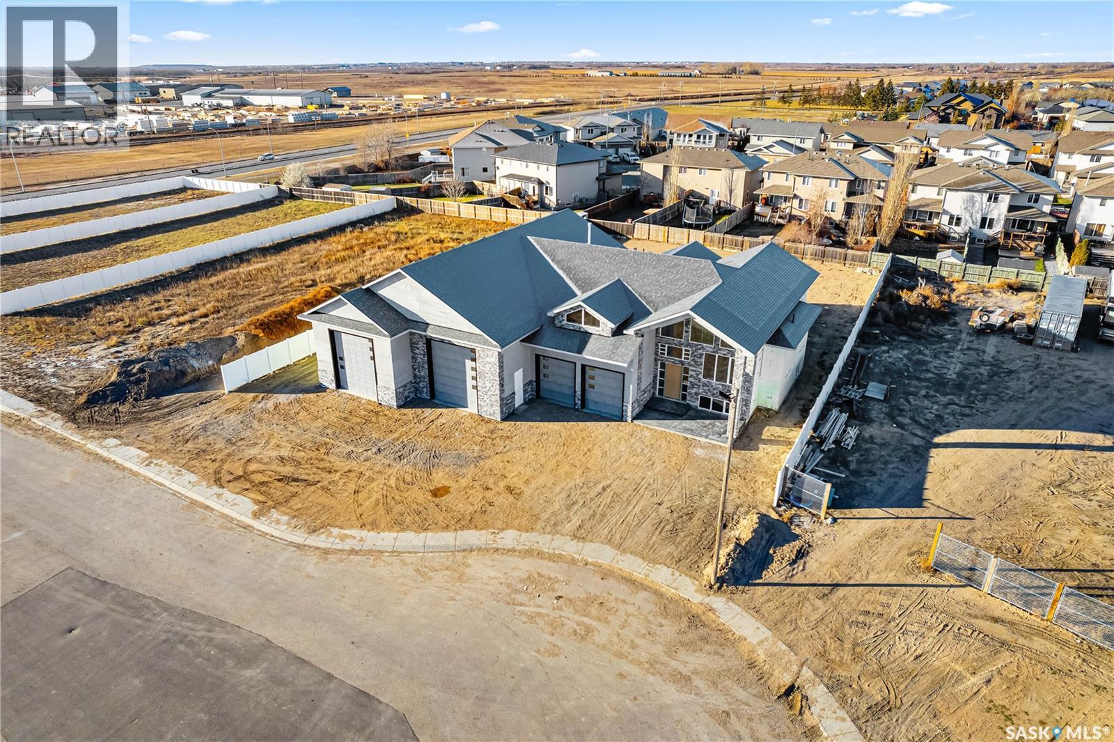 7 Loewen Court, Warman, SK - Outdoor