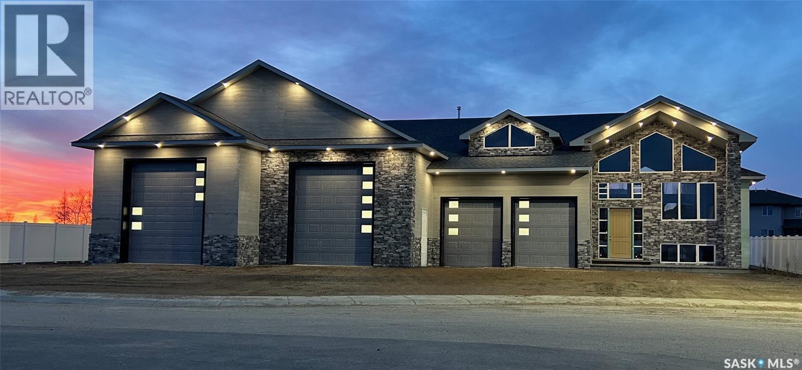 7 Loewen Court, Warman, SK - Outdoor With Facade