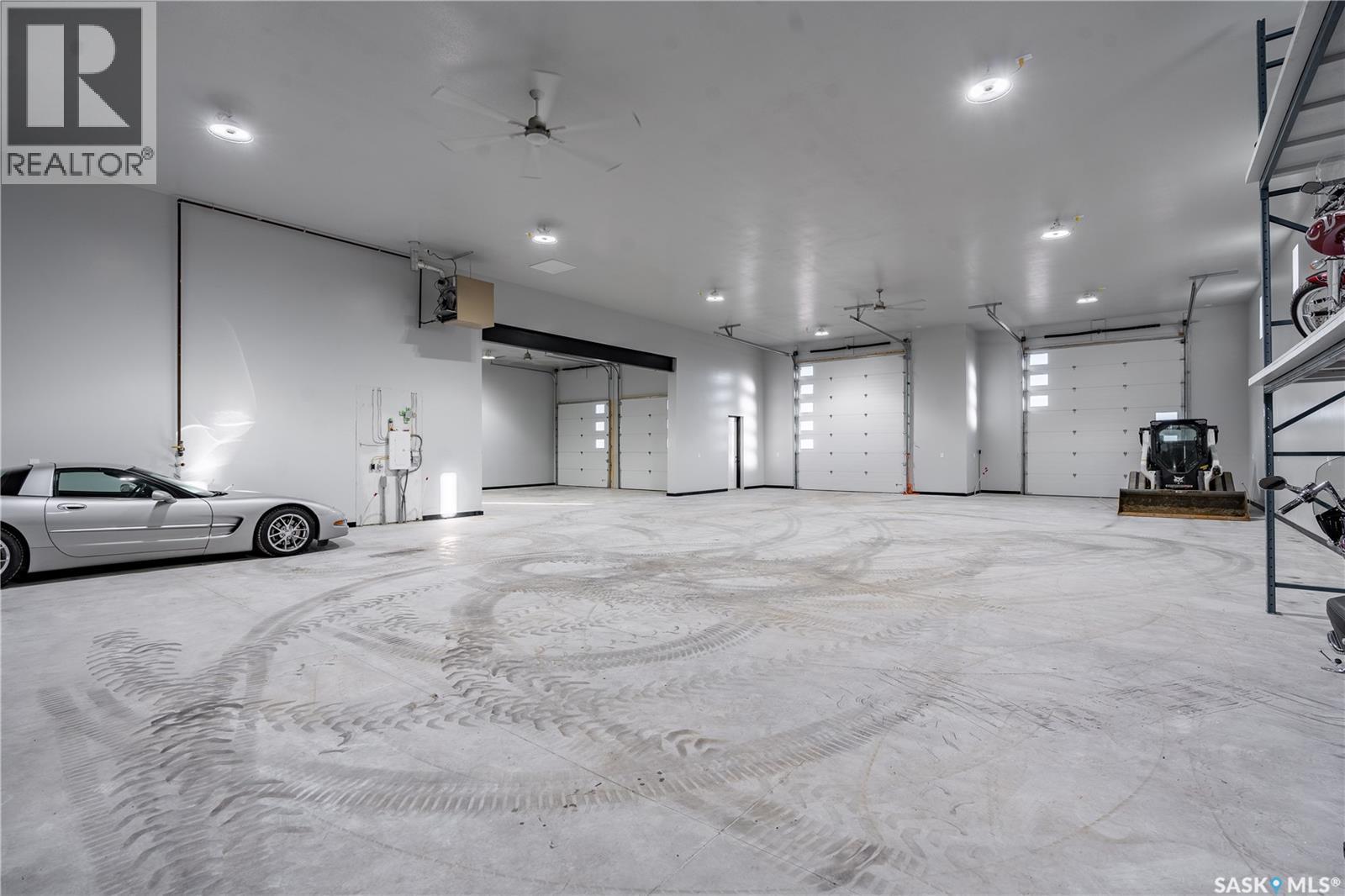 7 Loewen Court, Warman, SK - Indoor Photo Showing Garage