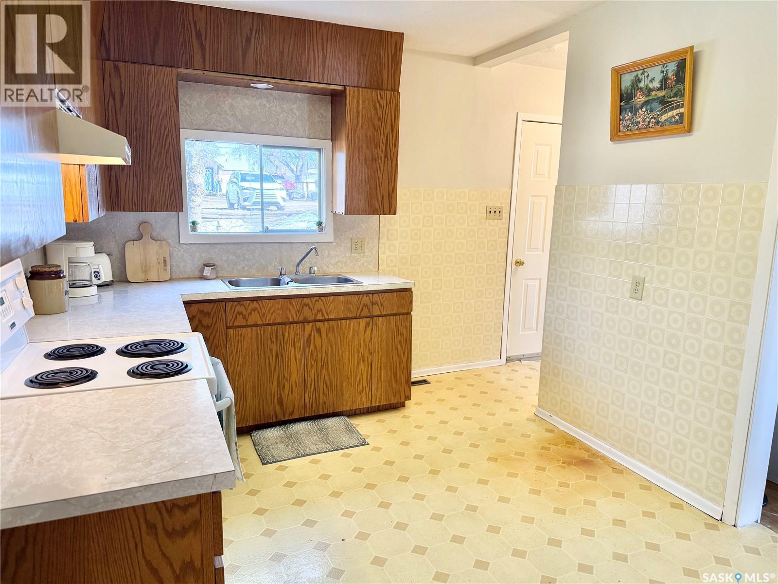 115 Carl Erickson Avenue E, Shell Lake, SK - Indoor Photo Showing Kitchen