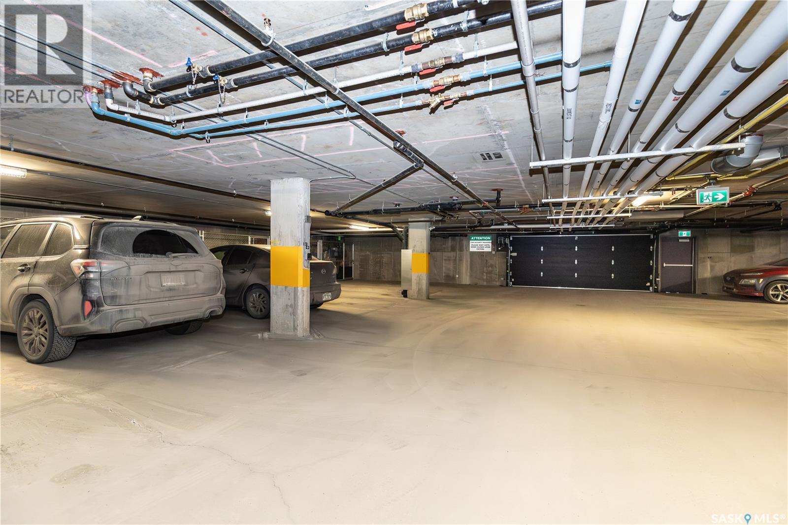 122 223 Evergreen Square, Saskatoon, SK - Indoor Photo Showing Garage