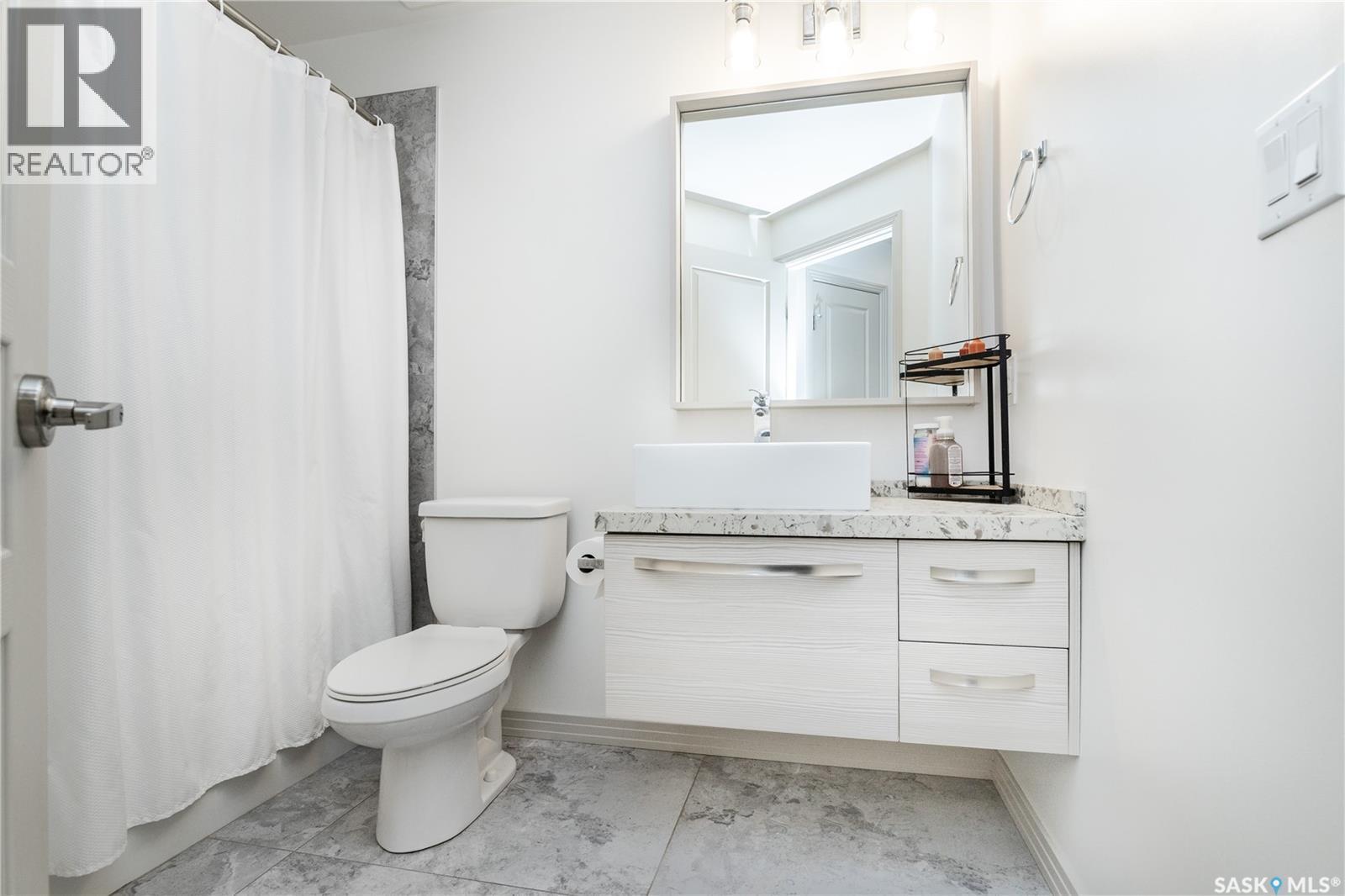122 223 Evergreen Square, Saskatoon, SK - Indoor Photo Showing Bathroom