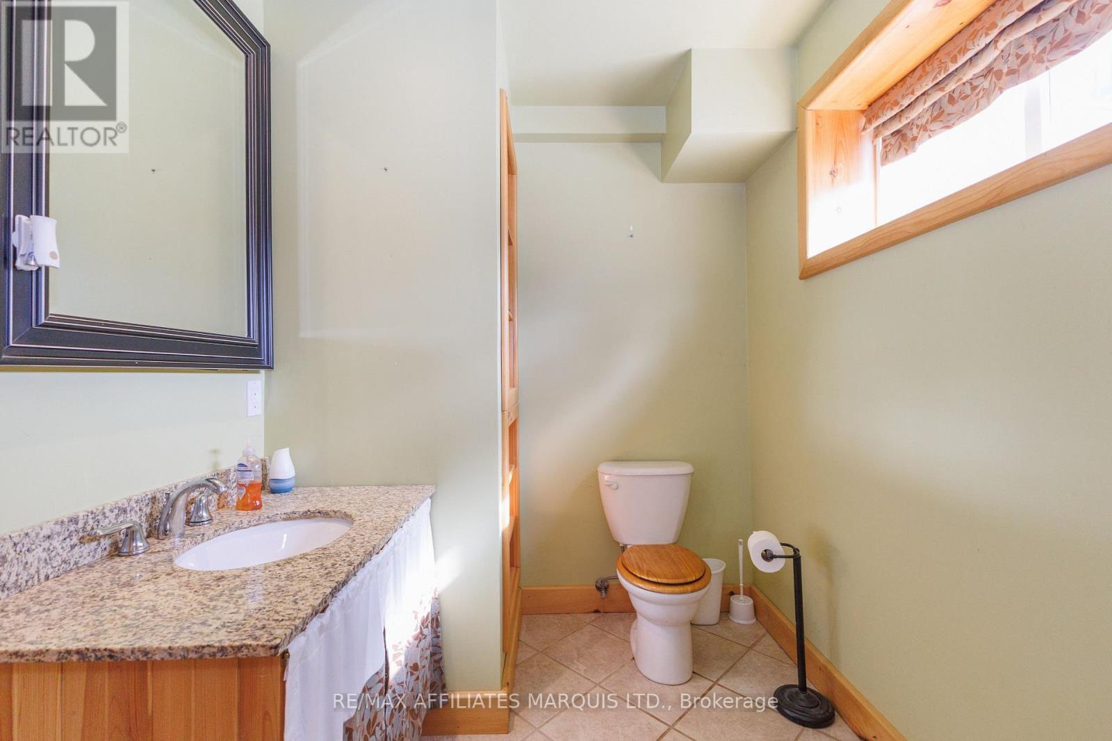 1850 Ridge Road W, Champlain, ON - Indoor Photo Showing Bathroom