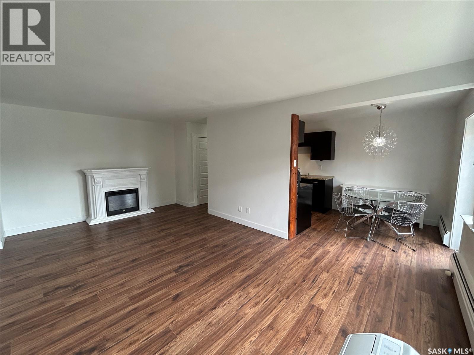 17 208 Lindsay Place, Saskatoon, SK - Indoor Photo Showing Living Room With Fireplace
