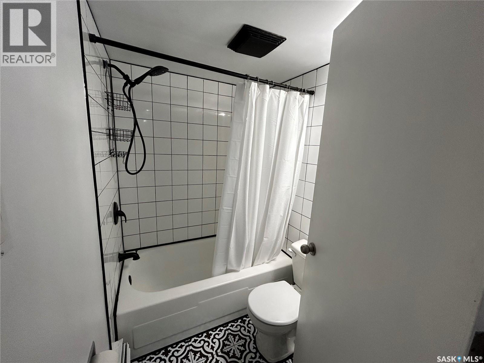 17 208 Lindsay Place, Saskatoon, SK - Indoor Photo Showing Bathroom