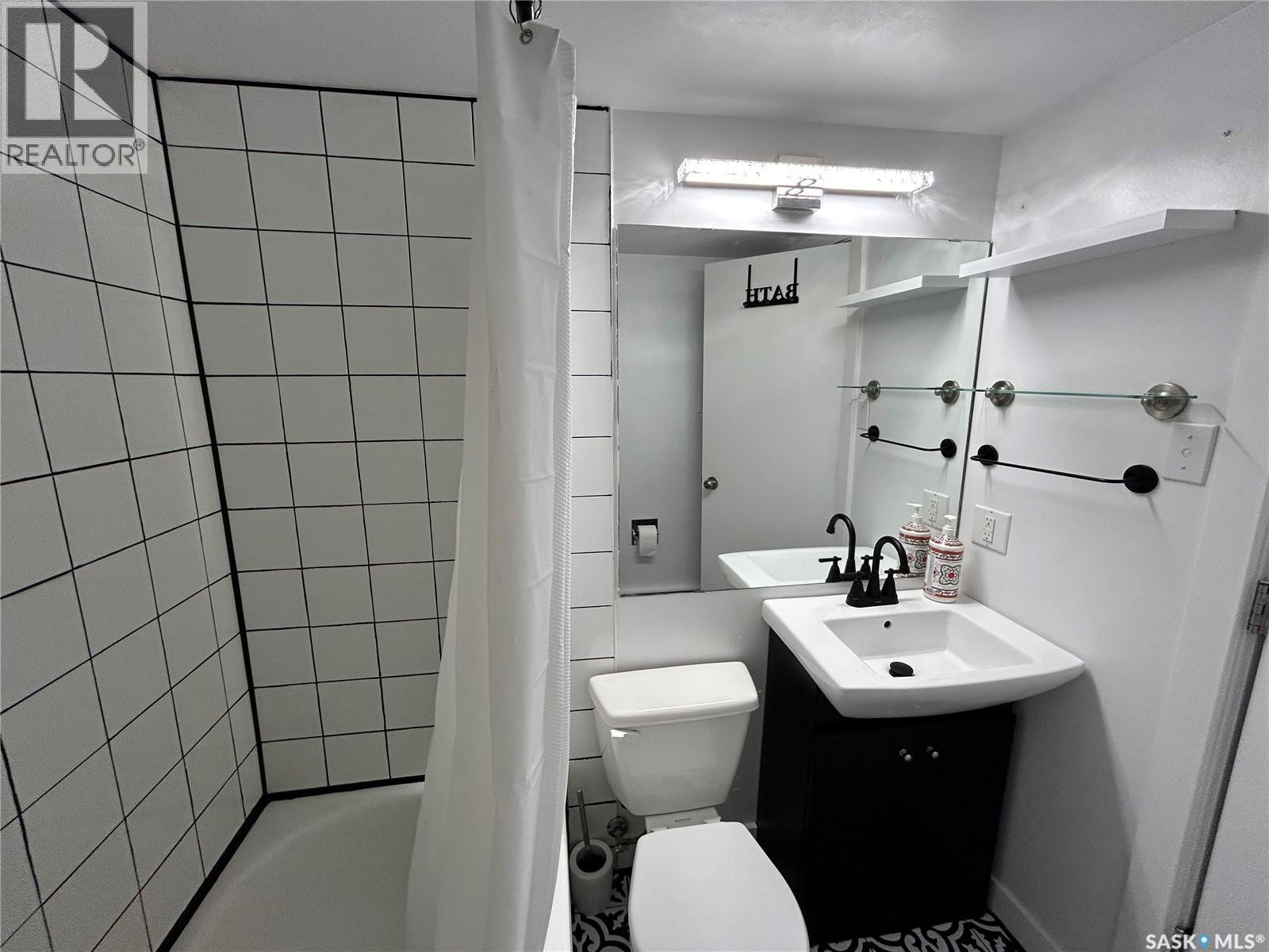 17 208 Lindsay Place, Saskatoon, SK - Indoor Photo Showing Bathroom